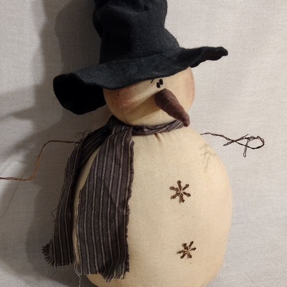 Honey & Me Primitive Snowman - Picture 2 of 6
